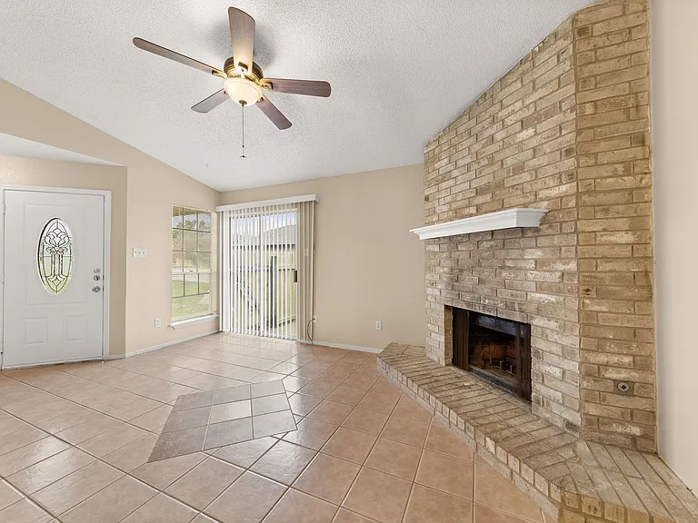 313 Greenlawn Blvd — Photo 5