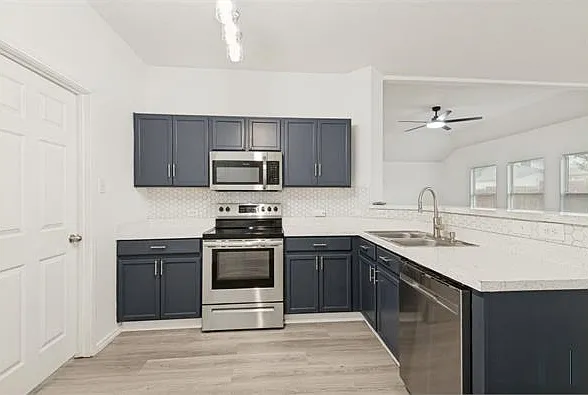 5 bed, 2600 sqft, $2,800 — Photo 3