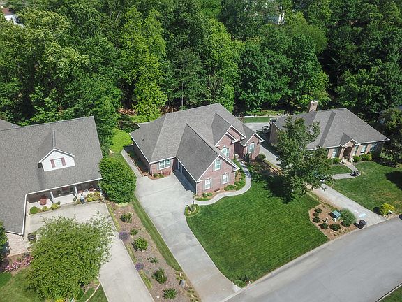 3rd image of 1824 Shady Hollow Ln