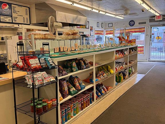 3rd image of 40 Ticonic Street