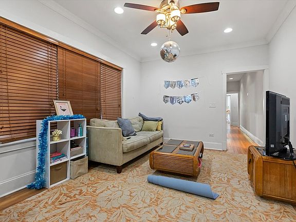 5th image of 442 W Arlington Pl APT 1