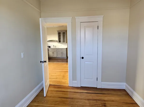 436 Anderson Avenue image 7 of 9