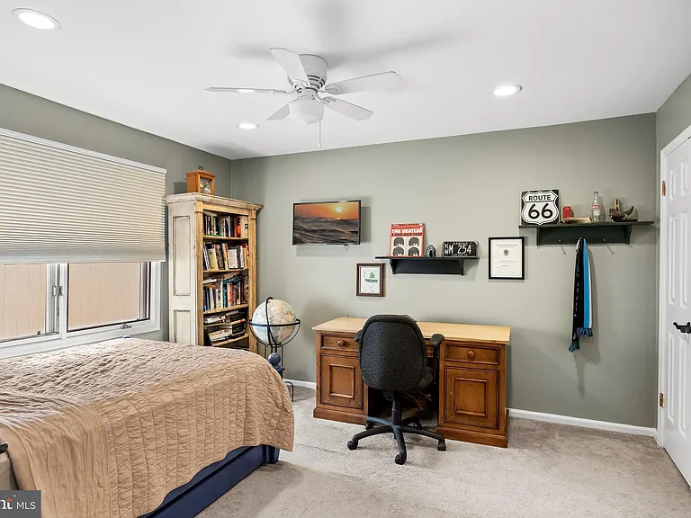 1410 Chanticleer — Photo 28