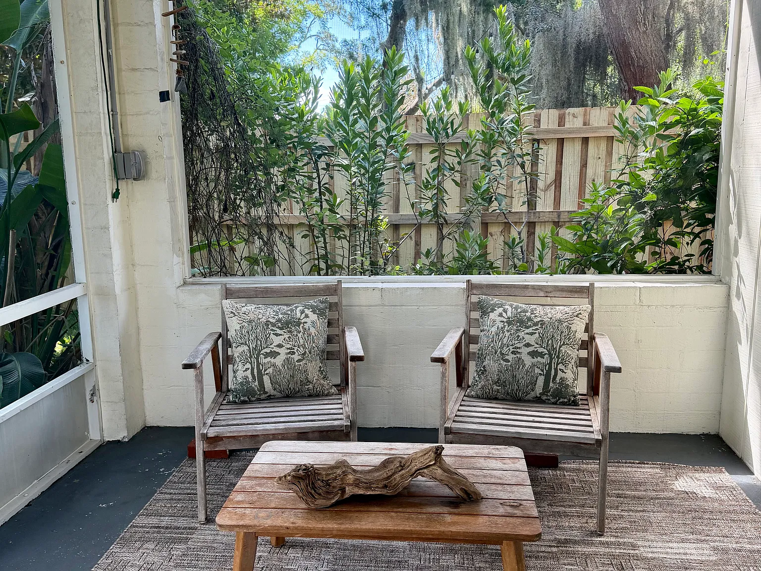 1814 S Riverside Dr — Photo 4