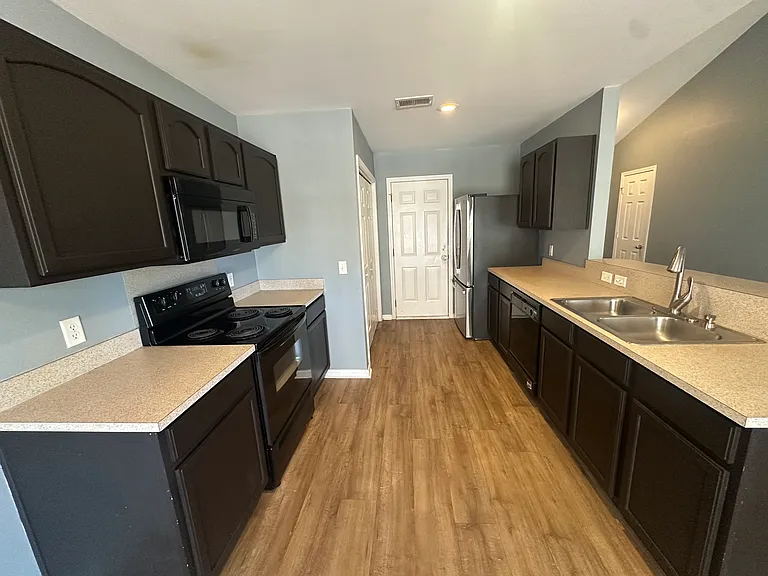244 Avonshire Dr — Photo 15
