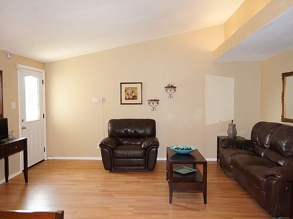 2nd image of 613 W Jaffa St