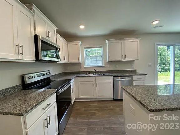 4th image of 2208 Rolling Hills Dr