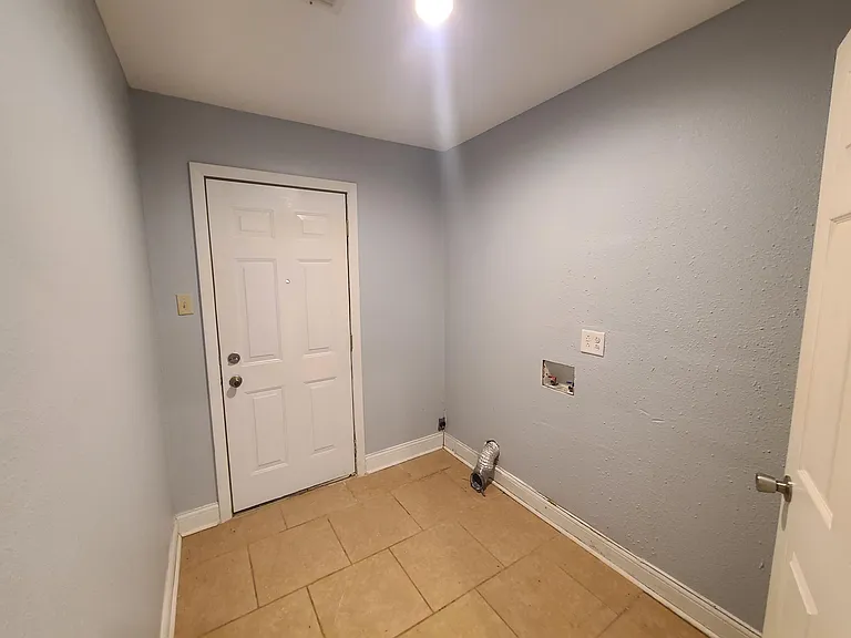 3105 Barkley Ave — Photo 6