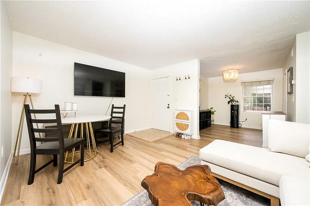 1 bed, 1.0 bath, 812 sqft, $1,800 — Photo 4