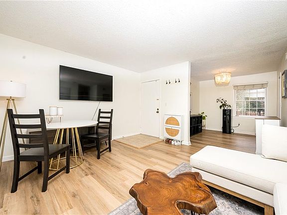 4th image of 127 Lablanc Way NW
