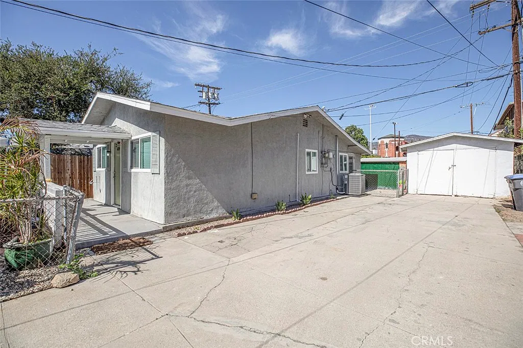 2 bed, 900 sqft, $2,950 — Photo 1