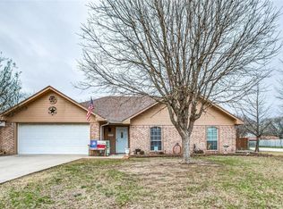 1018 Oxford Dr, Gainesville, TX 76240