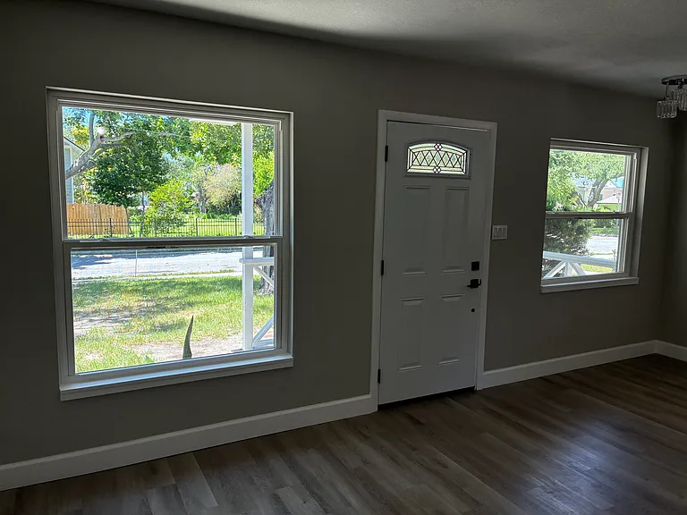 401 Engman St — Photo 3