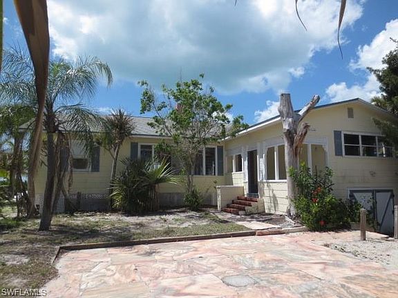 4th image of 5770 Estero Blvd