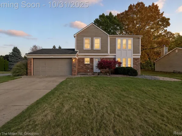 390 Arlington Dr, Rochester Hills, MI 48307