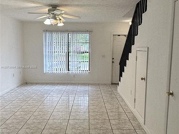 4th image of 408 NE 18th Ave APT 4