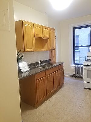 2nd image of 378 Montgomery St #3A