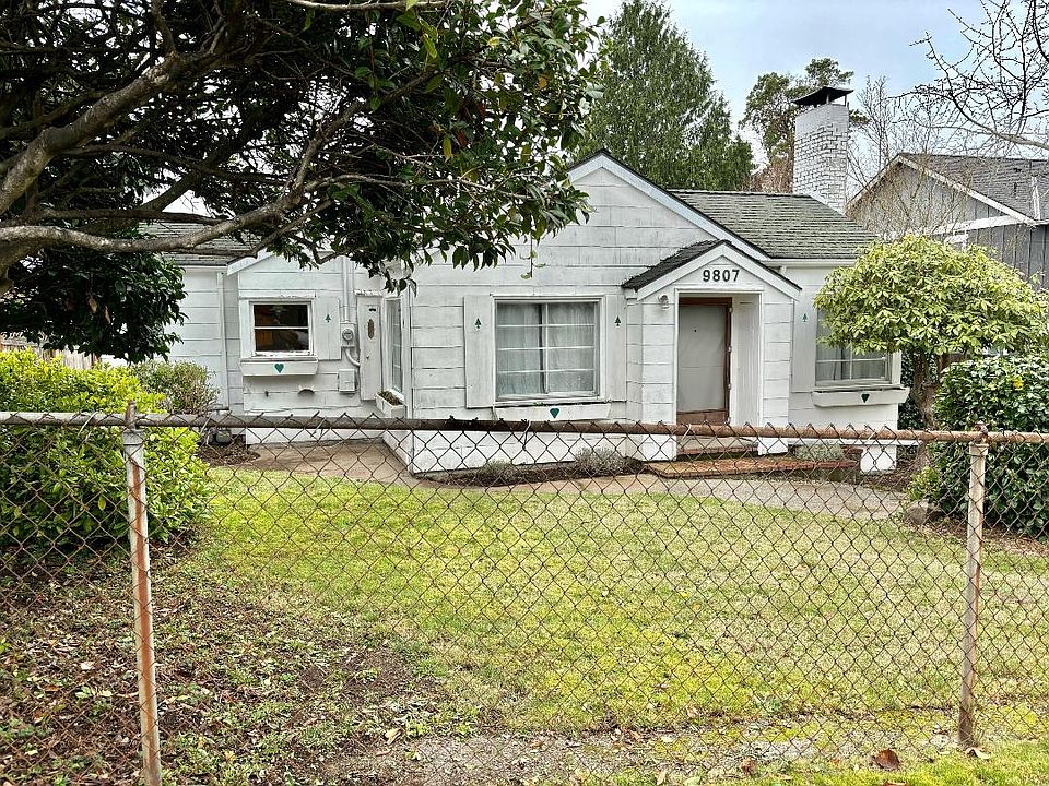 Lovely Arbor Heights home. Large yard. Lawn service provided