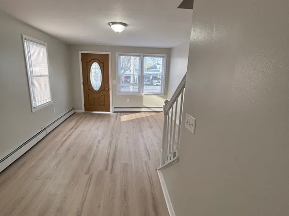 140 Moorefield St #R, Providence, RI 02909