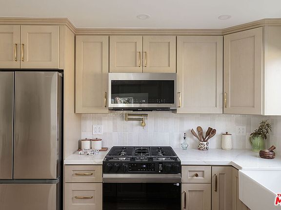 3rd image of 3030 Valle Vista Dr APT 27
