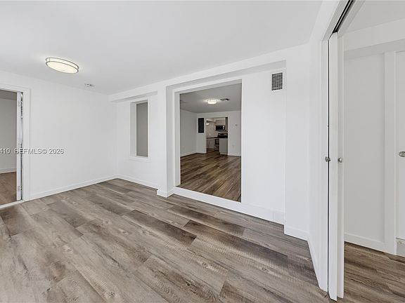 5th image of 76 W 14th St
