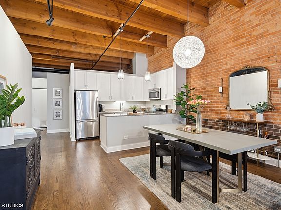 4th image of 300 W Grand Ave APT 309