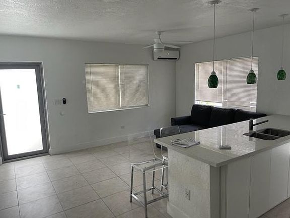 3rd image of 8025 Byron Ave APT 6