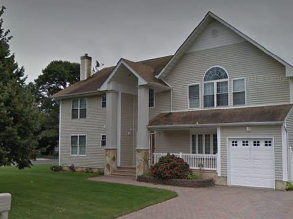 50 Brefni Street, Amityville, NY 11701