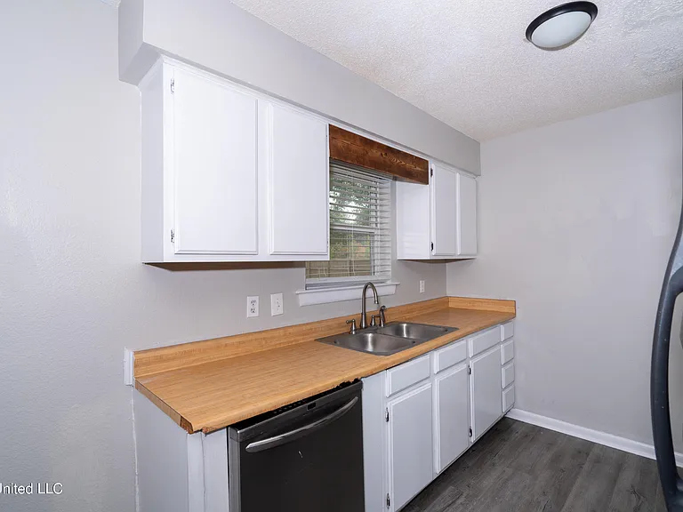 206 N Lang Ave — Photo 6