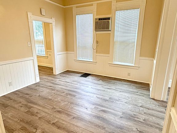 5th image of 930 E Channel St