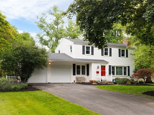 11 Colonial Dr, Penfield, NY 14526