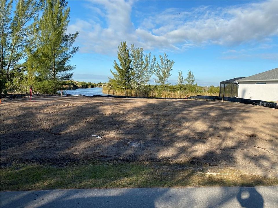 2nd image of 15280 Lakeland Cir