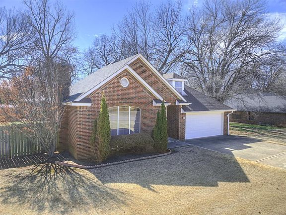 2nd image of 906 Woodbrook Dr