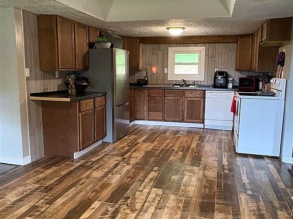 4th image of 2088 Pine Ridge Rd