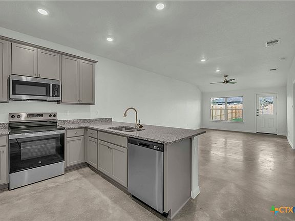 2nd image of 914 Cherry Laurel Ln