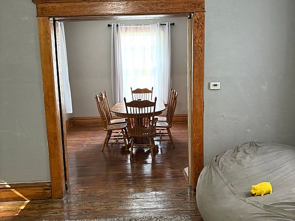 3rd image of 1137 Roosevelt Ave