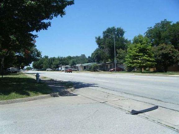 2nd image of 2105 E Park Row Dr
