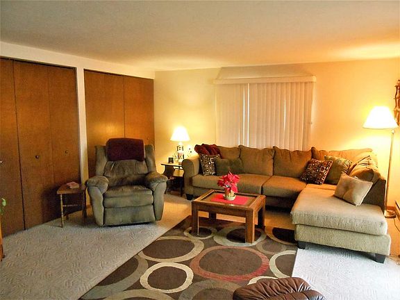 Spacious living room!