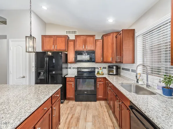 9904 E El Moro Avenue, Mesa, AZ 85208
