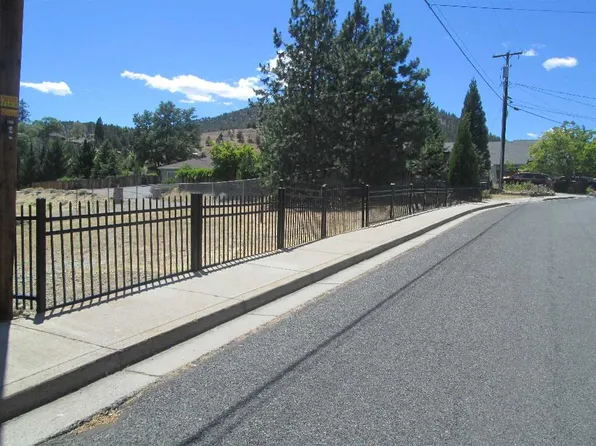 831 Lane St, Yreka, CA 96097