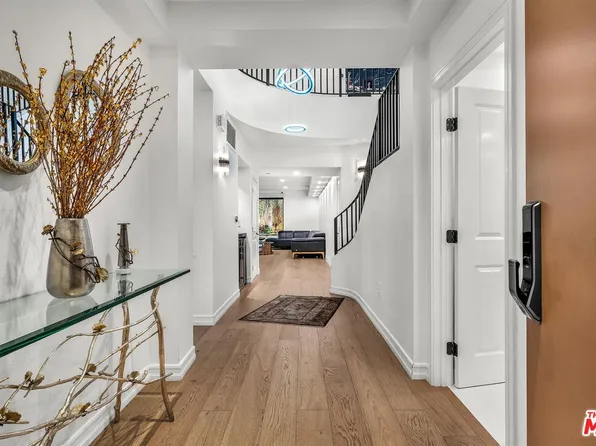 2111 S Beverly Glen Blvd APT 105, Los Angeles, CA 90025