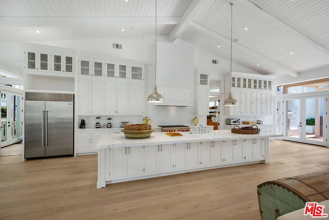 6 bed, 9.5 bath, 11210 sqft, $23,500 — Photo 2