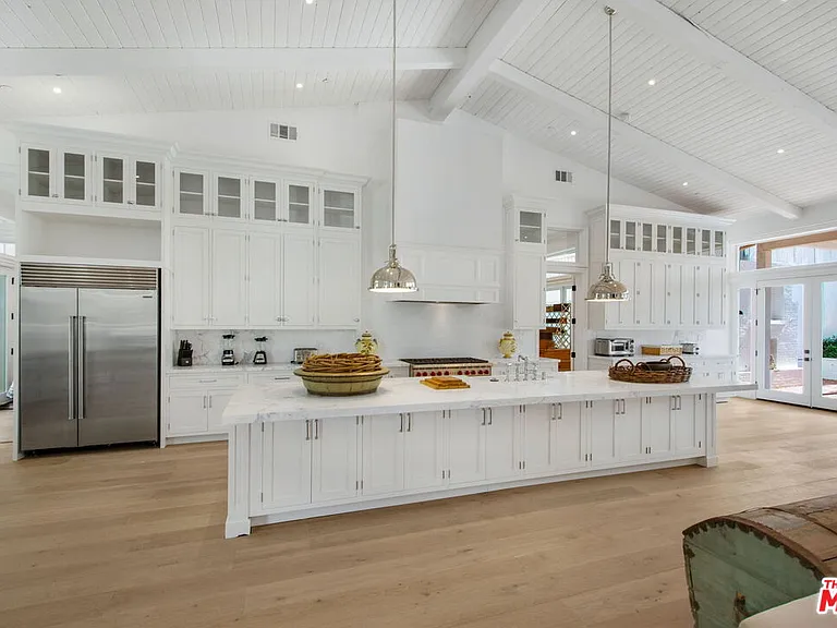 9669 Oak Pass Rd — Photo 2