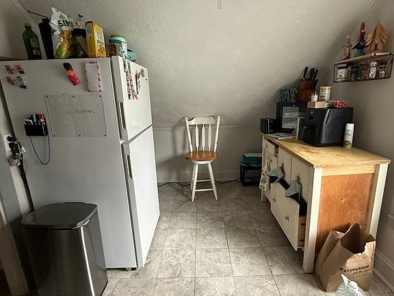 3rd image of 21 Reynolds St