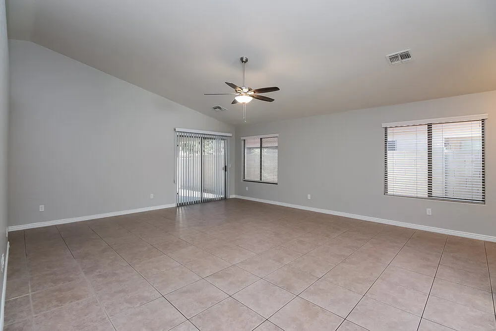 3 bed, 2.0 bath, 1632 sqft, $2,005 — Photo 3