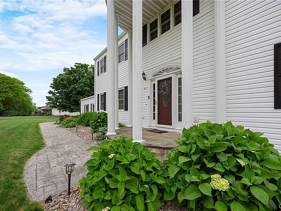 4th image of 621 Deerfield Dr