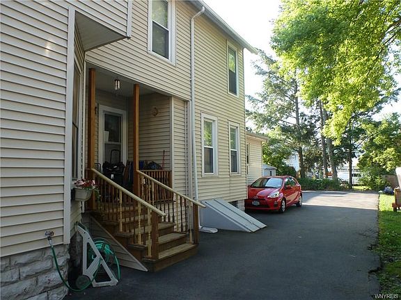 2nd image of 203 Robinson St