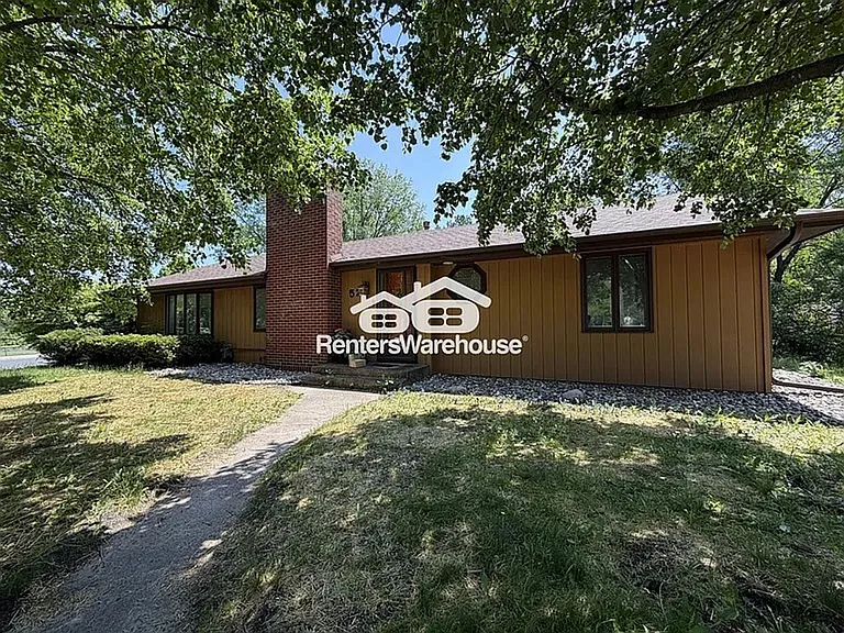 52 West Rd — Photo 1