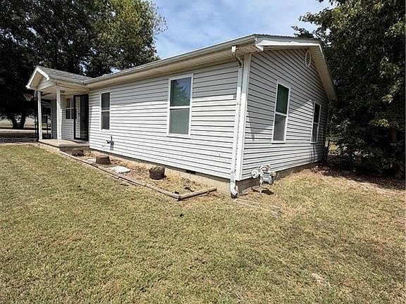 4th image of 1329 Elliott Ave
