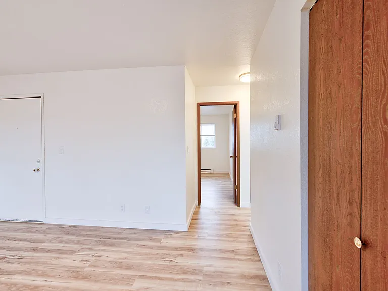 211-225 N Peterson Dr — Photo 13
